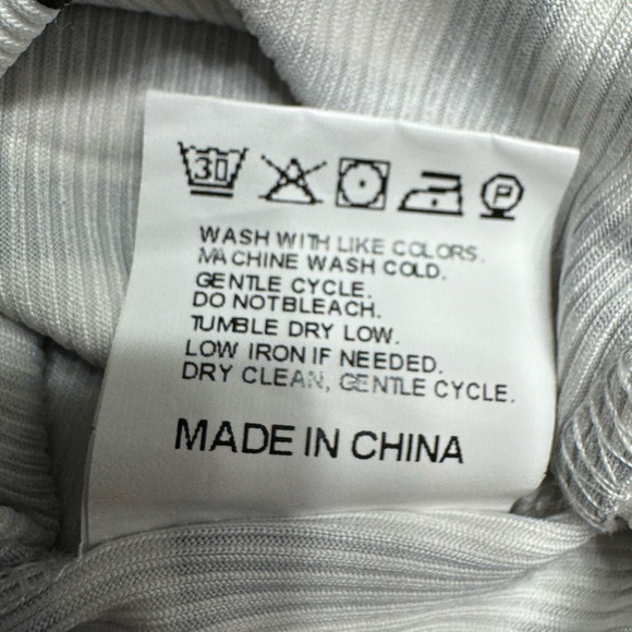 Chicme Women’s Large Geometric Print Long Sleeve Blouse - Picture 6 of 6